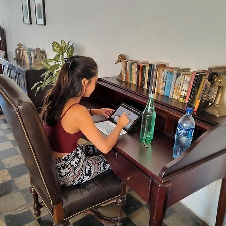 Casa Yoly Hostel גרנאדה מראה חיצוני תמונה