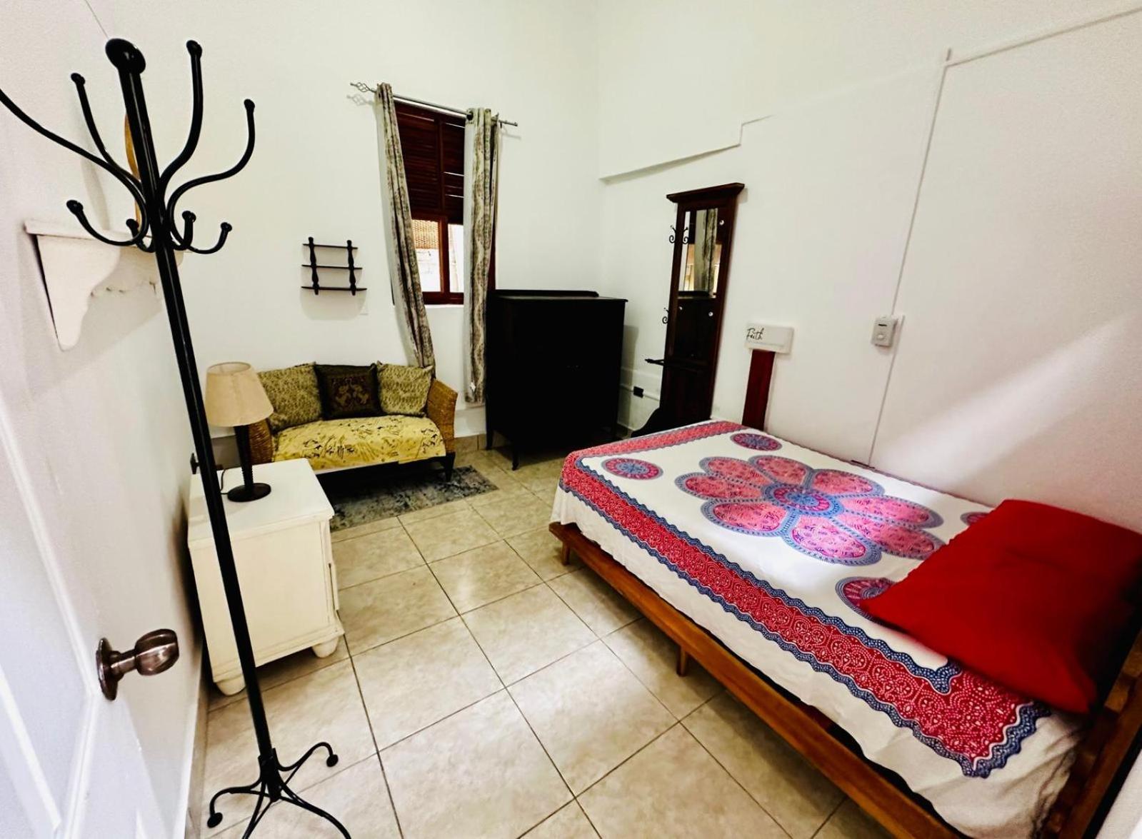 Casa Yoly Hostel גרנאדה מראה חיצוני תמונה